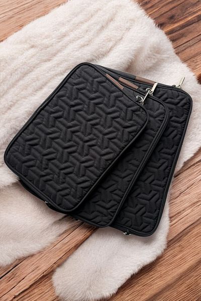 Aggu Bebe حقيبة كمبيوتر محمول سوداء اللون لجهاز Macbook Pro Air مقاس 13 بوصة و14 بوصة، حقيبة كمبيوتر مبطنة مع حزام