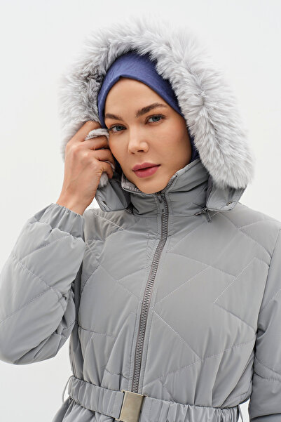 Tuğba Yırtmaç Detaylı Kapüşonlu Kapitone Manto - Gri