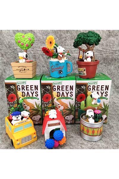 Choice Random 1 Pcs no box Snoopy Green Days Anime Figure Models Green Potted Plant Table Ornaments Anime P