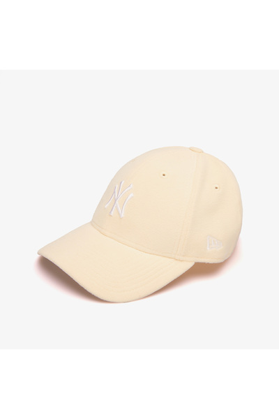 NEW ERA قبعة نيويورك يانكيز 9 فورتي للنساء باللون البيج