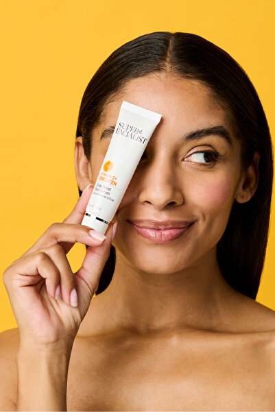 Super Facıalıst Super Facialist C Vitamini İçeren Leke Karşıtı Yoğun Aydınlatıcı Yüz Serumu 30 ML