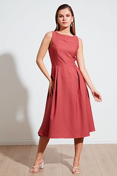 Lela Μίντι φόρεμα με πλισέ με λαιμόκοψη Regular Fit - με τσέπες 6051963