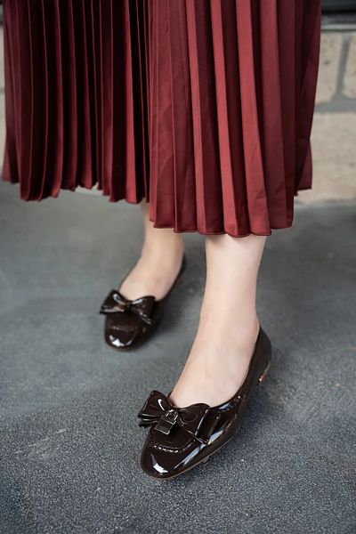 LamintaGlobal Wade Bitter Brown Shiny Patent Leather Women's Ballerinas with Lock Detail