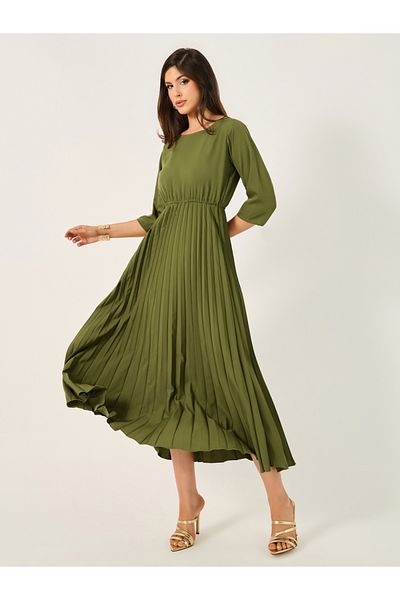 Styli Solid Accordion Pleated A-Line Midi Dress