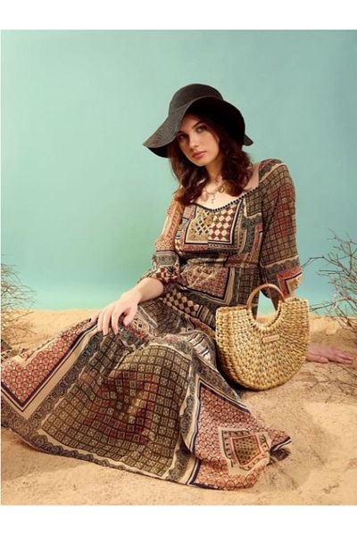Kassually By Styli فستان ماكسي متعدد الطبقات بأكمام 3/4 وطبعات مرقعة