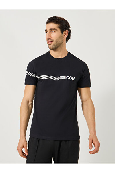 Styli تي شيرت بقصّة عادية مطبوع عليه شعار مخطط