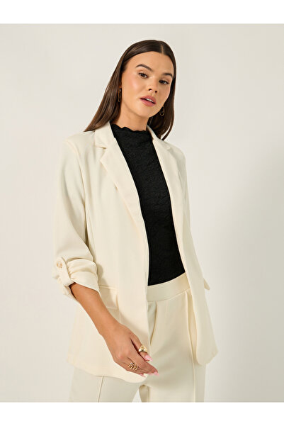 Styli Solid Regular Fit Notch Label Neck Blazer