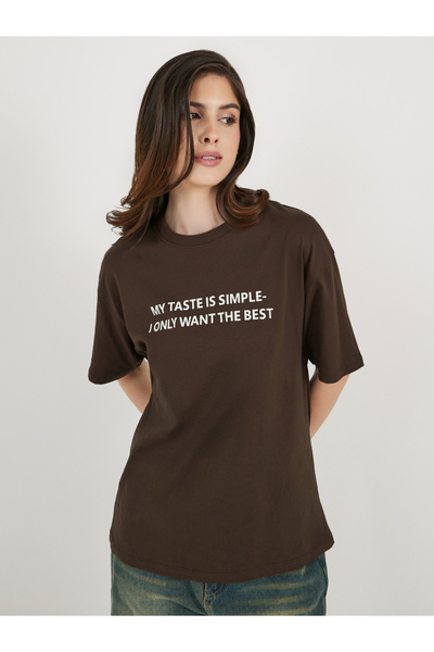 Styli تي شيرت طويل الحجم يحمل شعار My Taste Is Simple