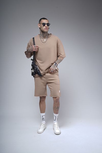Butik TREND WE Комплект къси панталони с тениска с кръгло деколте с четка и 3 нишки