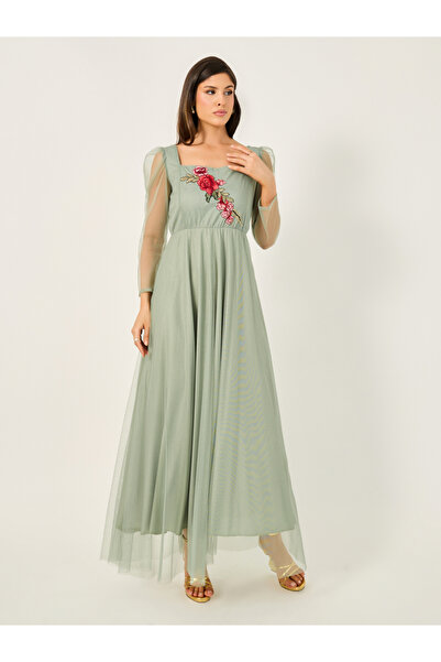 Styli فستان ماكسي بقصة A مع رقبة مربعة وتفاصيل مطرزة