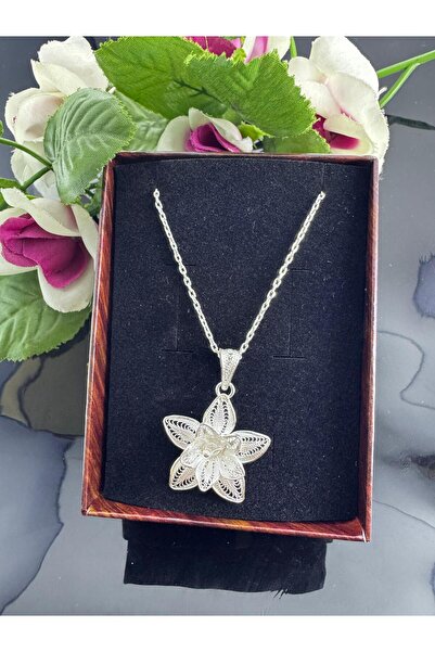 Sahra Gümüş 925 ayar nergis çiçeği motifli telkari gümüş kolye