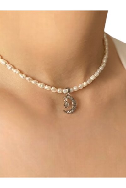 By Saadet Özkanlı Kadın Gümüş Renkli Çelik Klipsli 3mm Beyaz Inci Kolye Ay Detaylı Arpa Gerçek Inci