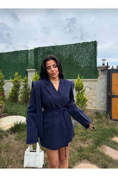 Butik Design Oversized Blazer Jacke mit Krawatte