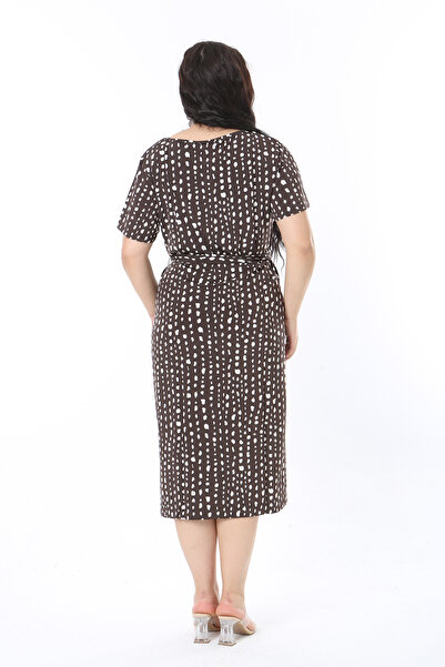 Şans Γυναικείο φόρεμα με μεγάλο μέγεθος καφέ στήθος με λεπτομέρεια κοντομάνικο φόρεμα με ζώνη 65N38778