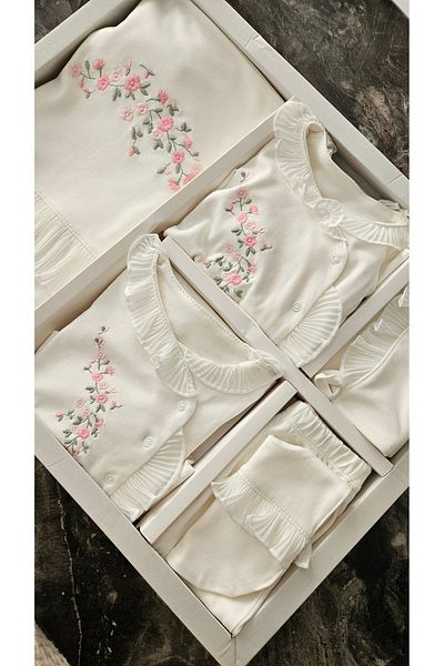 Pugi Baby Baby Girl 10-Piece Embroidered Hospital Set
