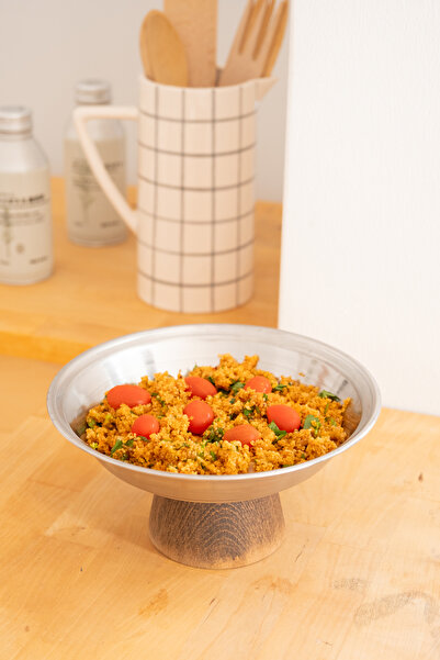 Beige & Stone 21 cm Presenter Plate with Pyramid Wooden Legs