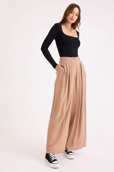 Vitrin Pleated Wide Leg Trousers