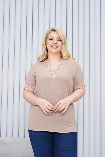 Siyezen Plus Size Lace Detail V-Neck Blouse