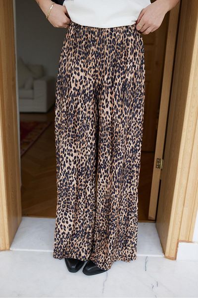 Askı Nişantaşı Camel-Black Elastic Waist Leopard Pattern Wide Leg Ribbed Trousers
