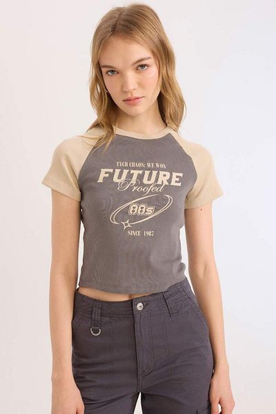 DeFacto Tricou cu mânecă scurtă, cu decolteu, cu imprimeu, cu mânecă scurtă, sezon nou