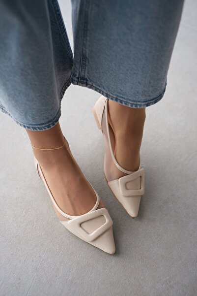 selinshoes Carla Sivri Burun Tül Detaylı Toka Aksesuarlı Kadın Babet BEJ
