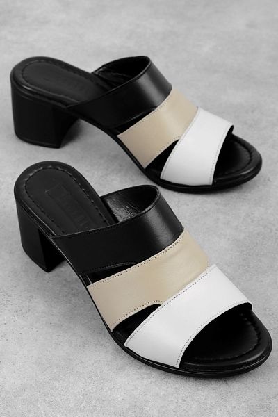 Lal Shoes & Bags Дамски чехли Hanoi от естествена кожа с три каишки на ток - черни