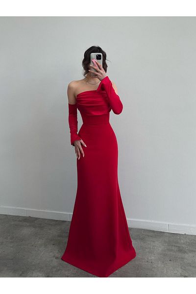 Serica Moda فستان سهرة بأكمام من الساتان الأحمر