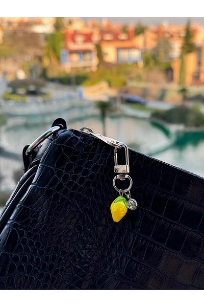 PEONY - peonyofficiall Clip-On Lemon Glass Murano Silver Solitaire Detailed Wallet Ornament Charm Bag Ornament Silver Keychain