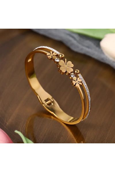 Ayzen Stone Detailed Clover Bracelet