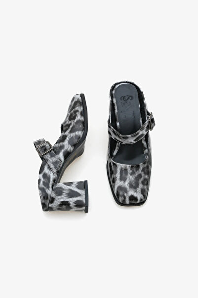 SAYL Gray Leopard Patterned Square Toe Buckle Strap Thick Heeled Women's Slippers