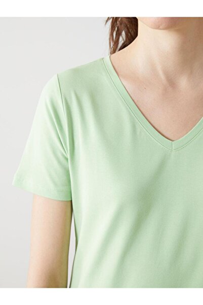 LC Waikiki Γυναικείο T-Shirt LCWAIKIKI Classic με λαιμόκοψη