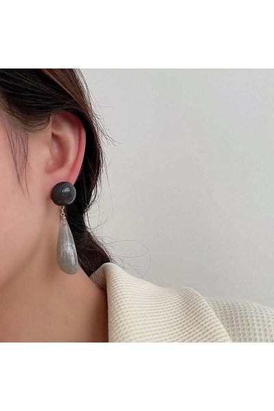 Pelin Aksesuar Gray Drop Stone Earrings