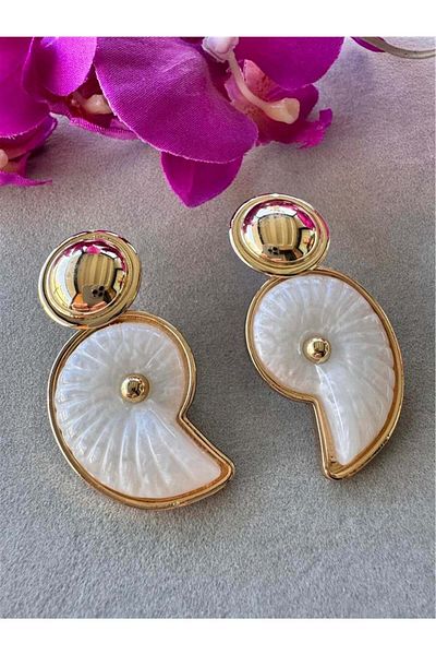 Pelin Aksesuar Cream Gold Mussel Earrings