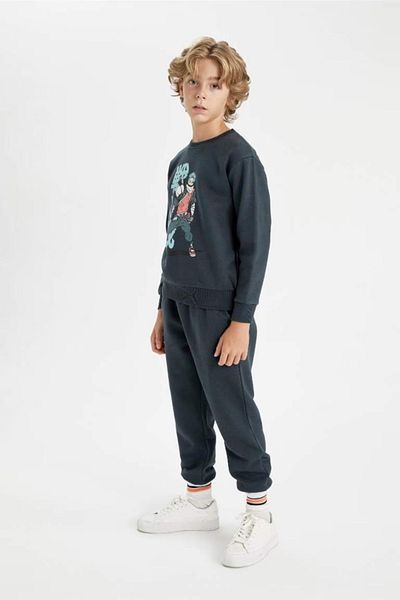 DeFacto Bedrucktes Sweatshirt mit Rundhalsausschnitt und elastischer Jogginghose für Jungen, 2er-Set – D2038a824au