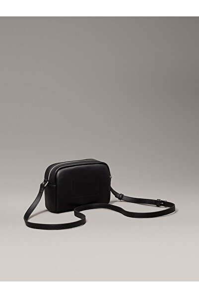 Calvin Klein Kadın Sculpted Camera Çanta
