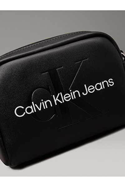 Calvin Klein Kadın Sculpted Camera Çanta
