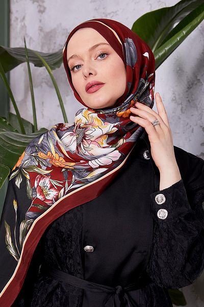 Levidor Black Edge Flower Pattern Royal Shawl
