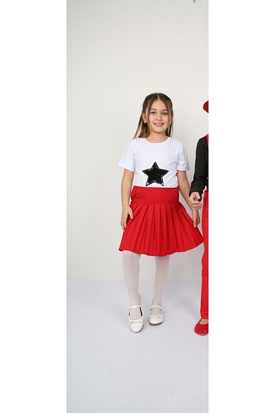 Ümiteks world of clothes 23 April Show Clothing Was the Red Pleated Skirt and the Suit Clothing with the Black Star Badi