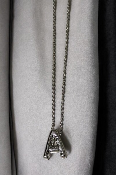 MakeWell Letter Design Simple Chain Letter Necklace Silver Color Letter Necklace