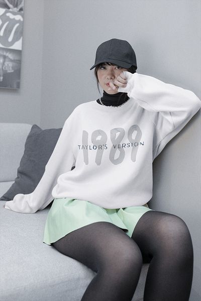 SEVBANO 1989 Taylor's Version Written Unisex Oversize Taylor Swift Singer Sweatshirt