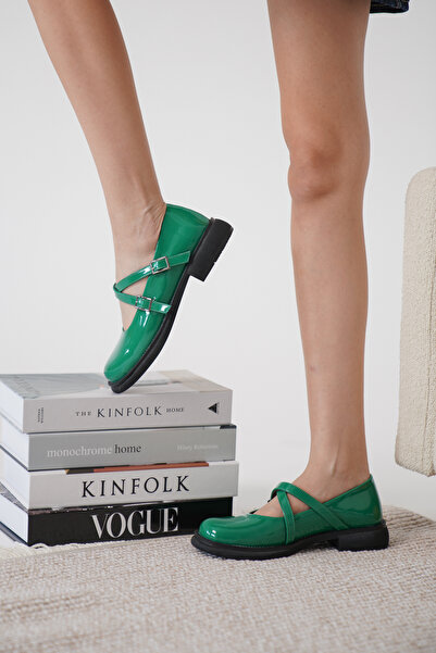 Cananın Pabuçları INT 1005 ЛОФЕРИ З ХРЕСТОВИМИ РЕМЕНЯМИ