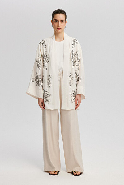 Touché Privé كيمونو بتفاصيل حجرية