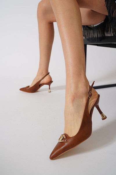 Moda Pie Sandale de damă Nelly Gold cu cataramă în V de culoare maronie