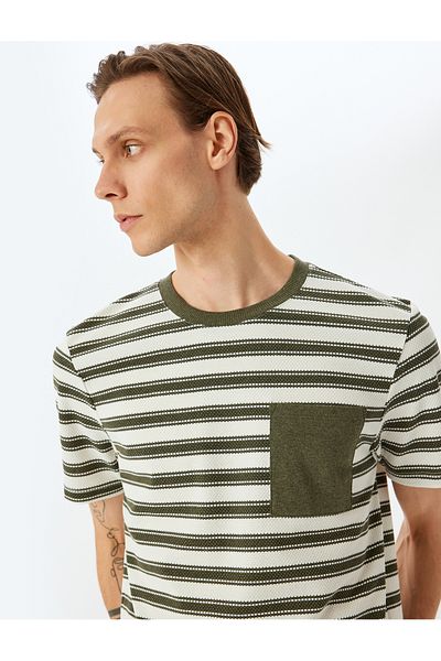 Koton Νέα σεζόν Crew Neck Pocket Λεπτομέρεια Regular Fit Βαμβακερό ανάμεικτο κοντομάνικο ριγέ