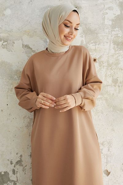 InStyle فستان نيفرا باللون البيج الداكن مع جيوب
