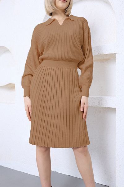 VEGENZE Γυναικείο πλεκτό φόρεμα Camel Polo με πλισέ φούστα με λαιμόκοψη