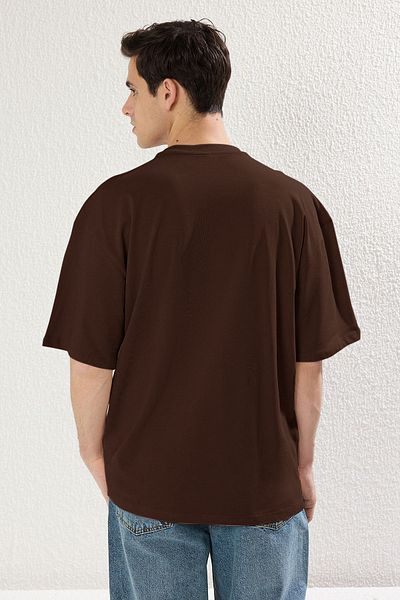 Trendyol Collection Υπερμεγέθη καφέ βαμβακερό μπλουζάκι - TMNSS25TS00058