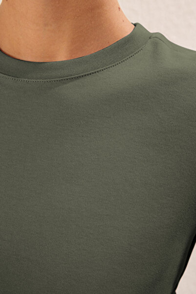 Trendyol Collection Πλεκτό μπλουζάκι με λαιμόκοψη χακί χρώματος - κοντό μανίκι, κανονική εφαρμογή TWOSS25TS00002