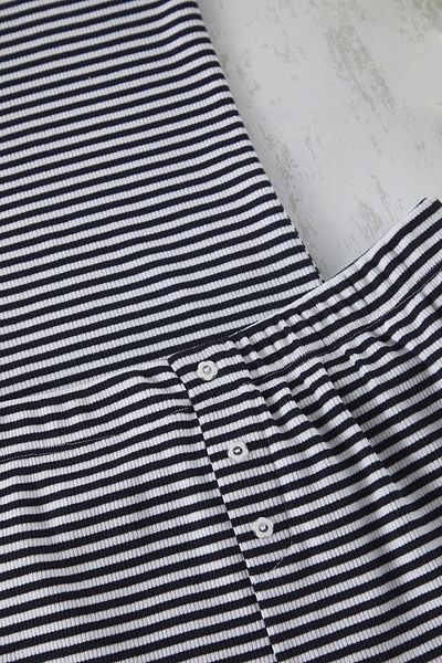 Trendyol Curve Marineblau-weiß gestreiftes Spitzendetail-Strick-Pyjama-Set TBBSS25AI00035