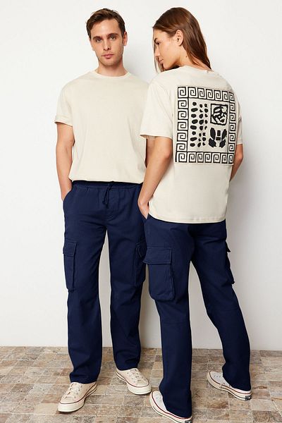 Trendyol Collection Marineblaue Unisex-Hose mit regulärer Passform, elastischem Bund und Cargotaschen TMNSS24PL00003